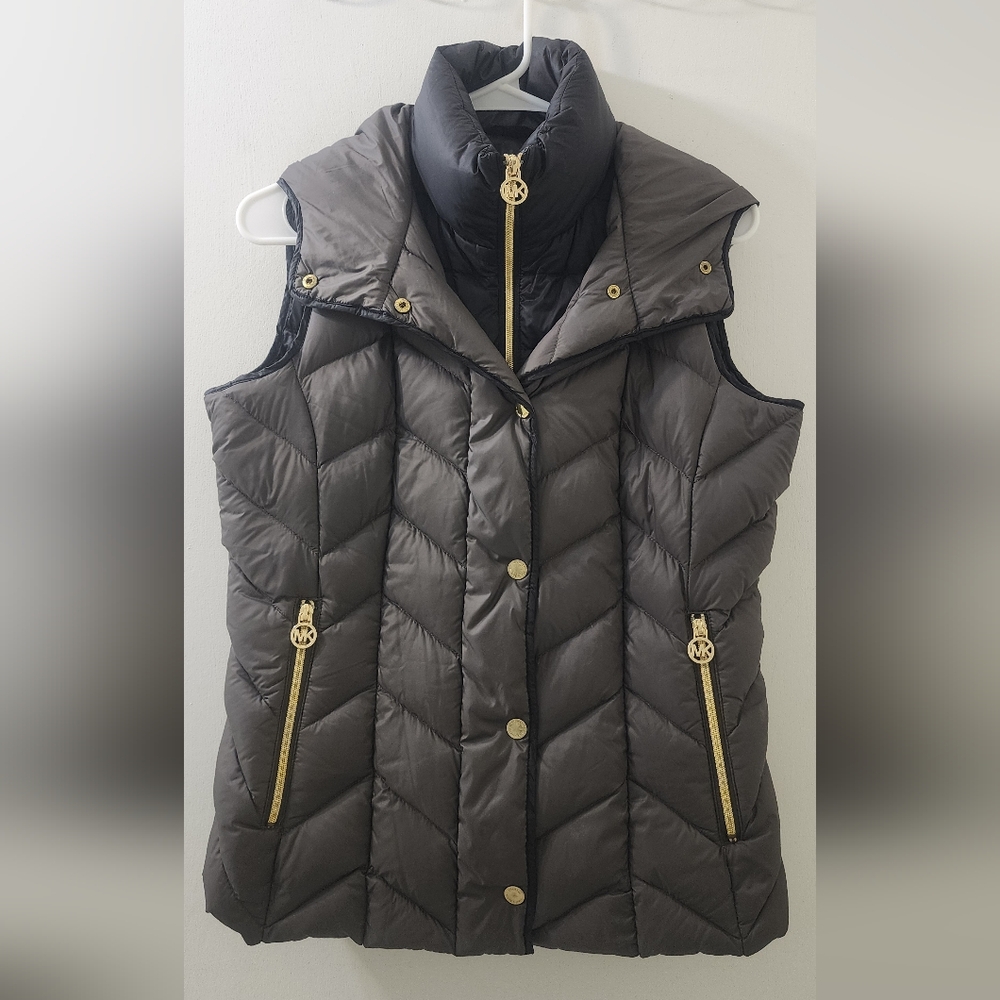 Calvin Klein Women's Gray Puffer Vest, Size Extra‎ Small.